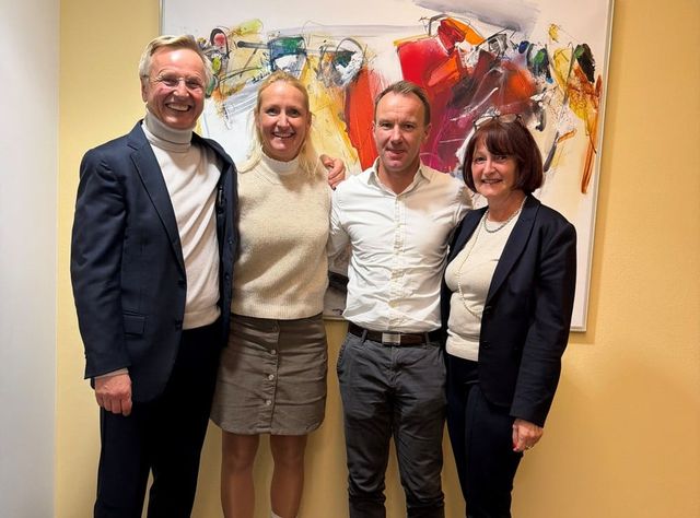 Zwei Generationen der Schröder-Group-Leitung Zwei Generationen der Schröder-Group-Leitung