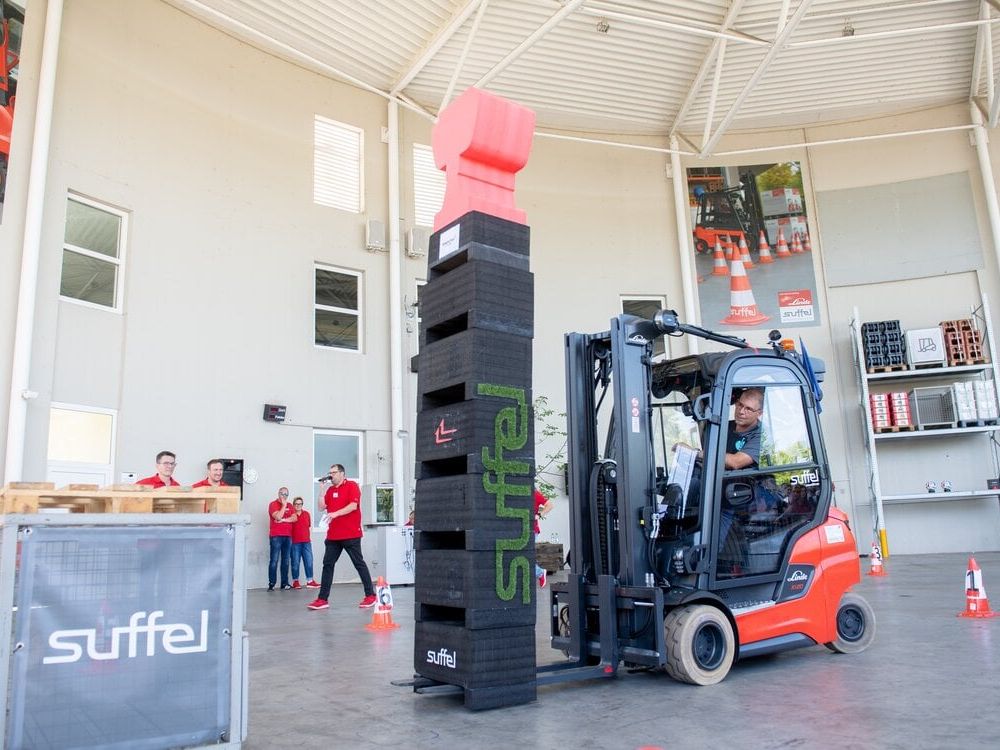 Präzision entscheidet: StaplerCup kürt die besten Staplerfahrer der Region Präzision entscheidet: StaplerCup kürt die besten Staplerfahrer der Region