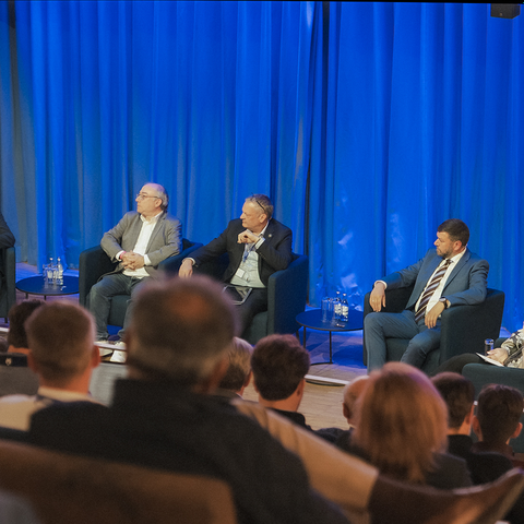 On the panel at the third WAAMathon, Gregor Reischle (Qualified AM), Stephan Braun (KSB), Carl Hauser (ASTM International/Wohlers Associates), and René Liers (Siemens Energy) participated in the discussion. Stefanie Brickwede (Mobility Goes Additive/Deutsche Bahn) moderated the discussion on the topic: “Standardization and Certification: What Else Is Needed for Scaling Up?” (from left On the panel at the third WAAMathon, Gregor Reischle (Qualified AM), Stephan Braun (KSB), Carl Hauser (ASTM International/Wohlers Associates), and René Liers (Siemens Energy) participated in the discussion. Stefanie Brickwede (Mobility Goes Additive/Deutsche Bahn) moderated the discussion on the topic: “Standardization and Certification: What Else Is Needed for Scaling Up?” (from left
