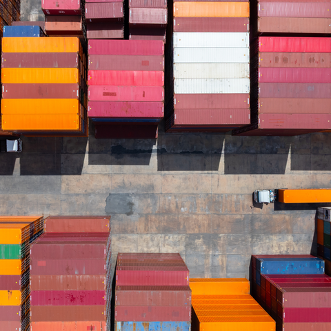Container. Symbolbild Deutsche Wirtschaft zeigt eine vorsichtige Erholung - ifo Geschäftsklimaindex