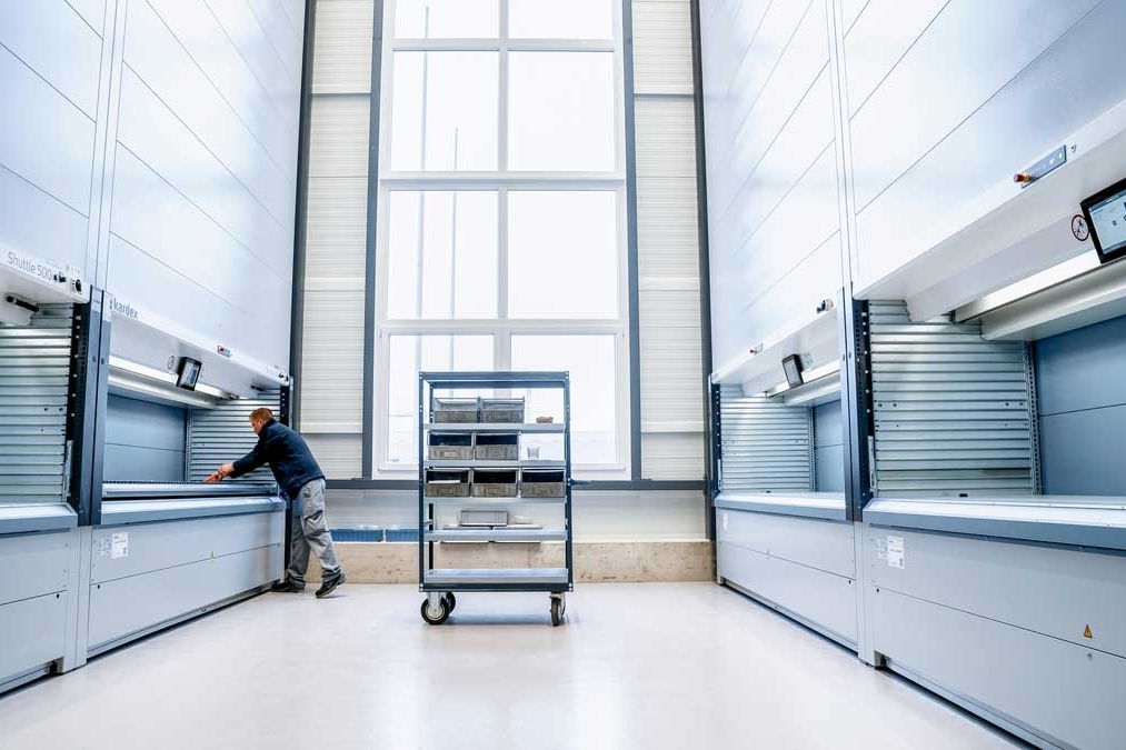 Intralogistik: Hoerbiger automatisiert Kleinteilelager mit Kardex