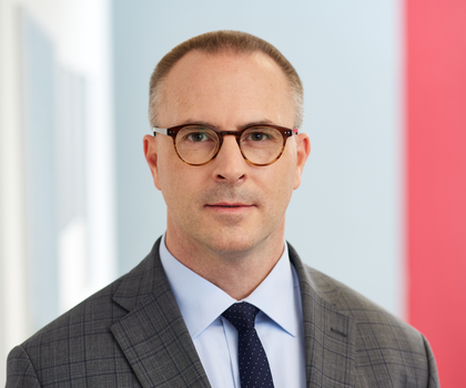 Leuze auf der SPS: Henning Grönzin über KI, autonome Automatisierung und Cybersecurity-Anforderungen Dr. Henning Grönzin, CTO von Leuze.