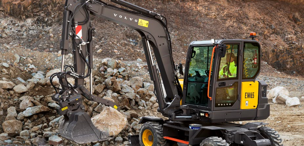 Der Mobilbagger EW65 tritt an die Stelle des bisherigen EW60E und verfügt unter anderem über mehr Hubkraft als zuvor.