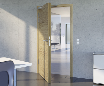 FeuerTRUTZ 2026: Assa Abloy zeigt Türlösungen für Brandschutz, Rettungswege und Zutrittskontrolle Die Solution Locks mit Kippfallentechnologie können hohe Vorlast-Kräfte an der Tür kompensieren und erübrigen damit Entscheidungskonflikte zwischen Dichtigkeit, Einbruchschutz und Barrierefreiheit.