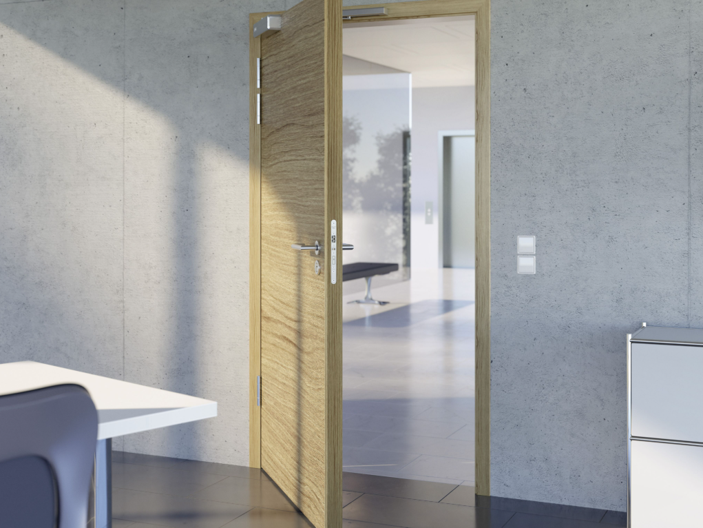 FeuerTRUTZ 2026: Assa Abloy presents door solutions for fire protection, escape routes and access control The Solution Locks with tilt latch technology can compensate for high preload forces on the door, eliminating the need for conflicting decisions between tightness, burglary protection and accessibility.