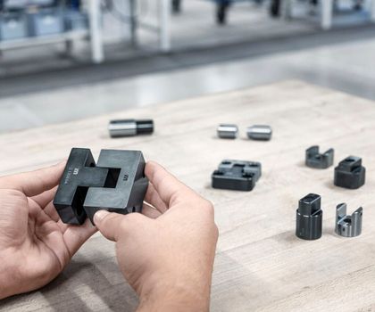 Formenbau: Spritzgusswerkzeuge: Neue Rollenzentrierung sorgt für präzise Endzentrierung Formenbau: Spritzgusswerkzeuge: Neue Rollenzentrierung sorgt für präzise Endzentrierung