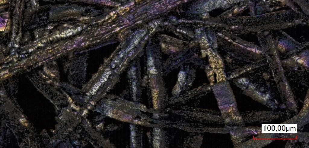 H2 Giga: Grüner Wasserstoff durch Serienfertigung und Recycling von Elektrolyseuren Iridium-beschichtetes Titanfilz, aufgenommen mit einem 3D-Laserscanning-Mikroskop.
