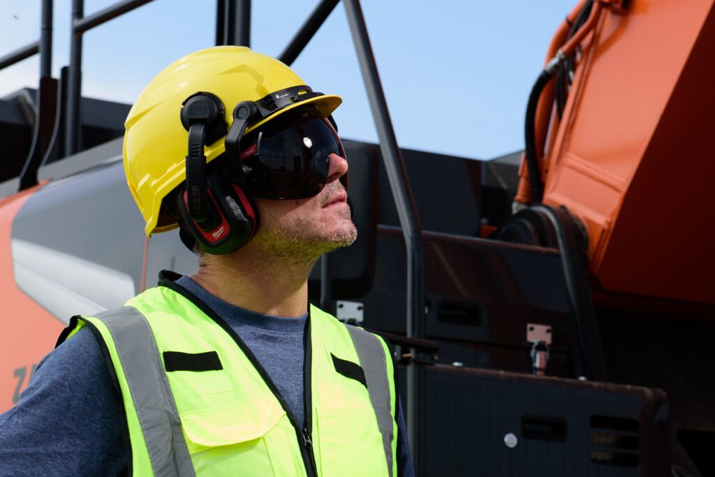 Neuer Arbeitsschutzhelm mit individuell anpassbarer Ausstattung Milwaukee BOLT 100 – Kopfschutz mit System