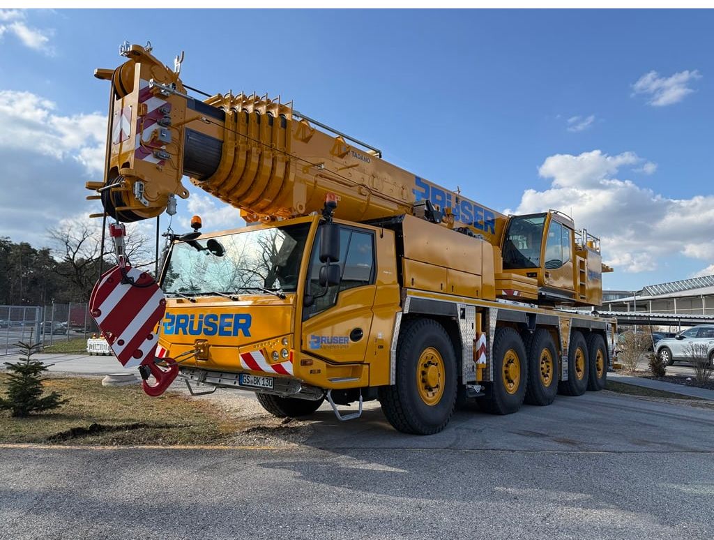 Brüser erweitert Flotte: Tadano AC 5.120-1 stärkt Kapazitäten im All-Terrain-Einsatz