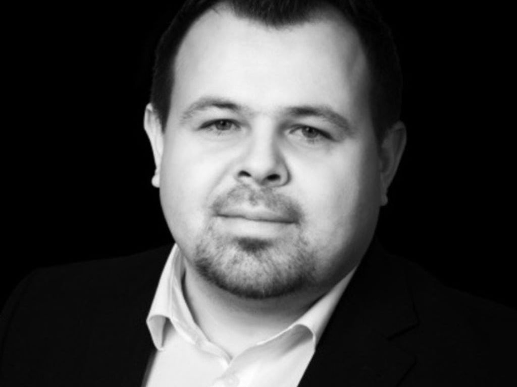 Jan Köster, Industrial Engineer und Gabriel Both, Experte für Kalkulation und Projektwirtschaftlichkeit bei Nevaris BausoftwareMarketing Manager bei 123erfasst. Gabriel Both, Experte für Kalkulation und Projektwirtschaftlichkeit bei Nevaris Bausoftware lächelt freundlich in die Kamera.
