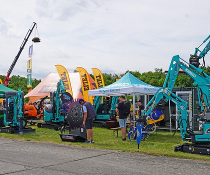 Kraftpakete im Rampenlicht: Bei Kobelco trifft Mini auf Midi