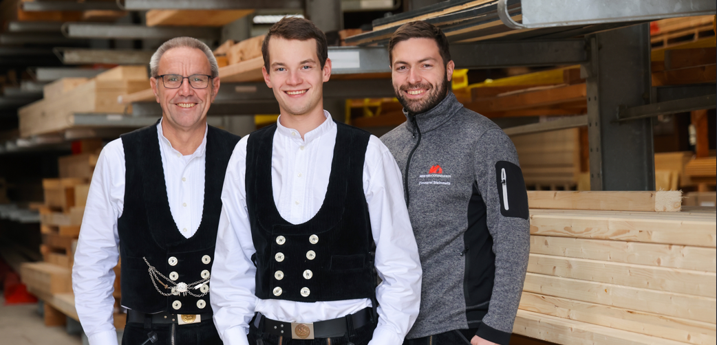 David Pfadler zwischen seinen Chefs Günter (li.) und Christoph Steinmetz David Pfadler zwischen seinen Chefs Günter (li.) und Christoph Steinmetz