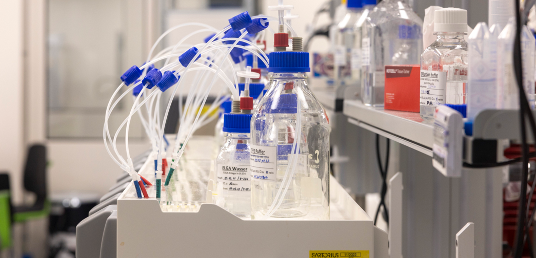 Chemie- und Pharmaindustrie steigert Forschungsetat auf 16,5 Milliarden Euro Ein Labor beim Unternehmen Biontech.