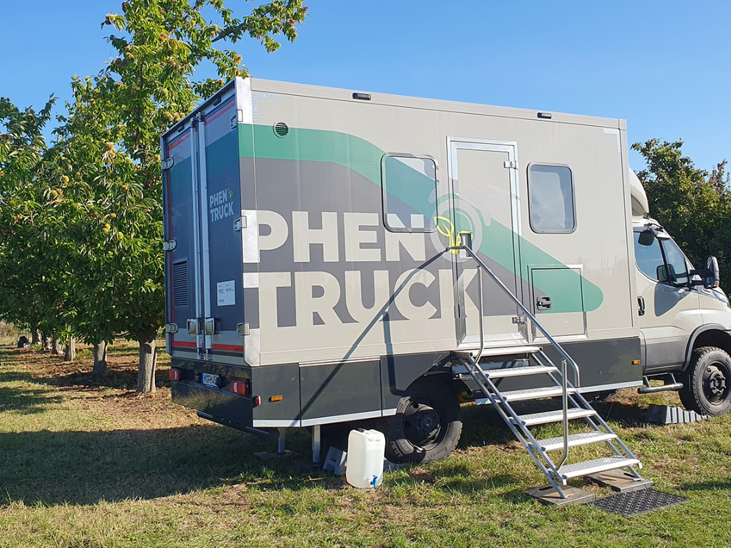 Veränderung der Landwirtschaft durch den Klimawandel: Wie ein rollendes Labor den Kampf gegen Quarantäneschaderreger neu organisiert Der PhenoTruck, ein mobiles Labor, hilft bei der schnellen und sicheren Identifizierung der Schadorganismen direkt vor Ort.