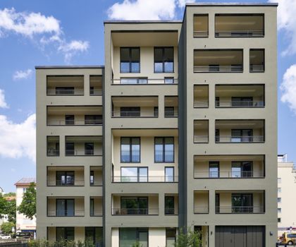 Fortschritt im Geschossbau mit Unipor WS065 Silvacor und Unipor WS065 Coriso Ein mehrgeschossiges Gebäude mit Ziegeln von Leipfinger-Bader