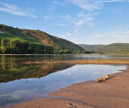 Wenn das Wasser knapp wird: Niedrigwasser-Informationssystem liefert erstmals bundesweites Lagebild Der Rhein bei Niedrigwasser im oberen Mittelrheintal bei Boppard.