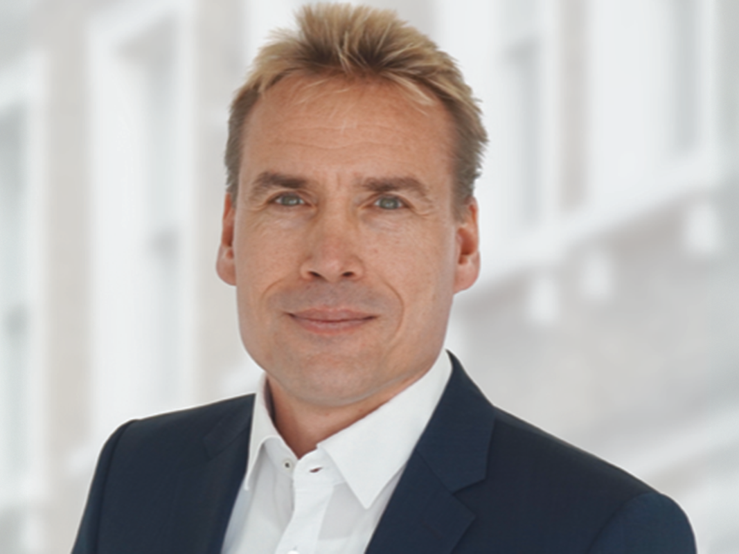 Oliver Roth, Grossenbacher Systeme Der Autor: Oliver Roth ist CEO von Grossenbacher Systeme und der Amalthea Gruppe, zu der unter anderem auch Sabo Mobile IT gehört.