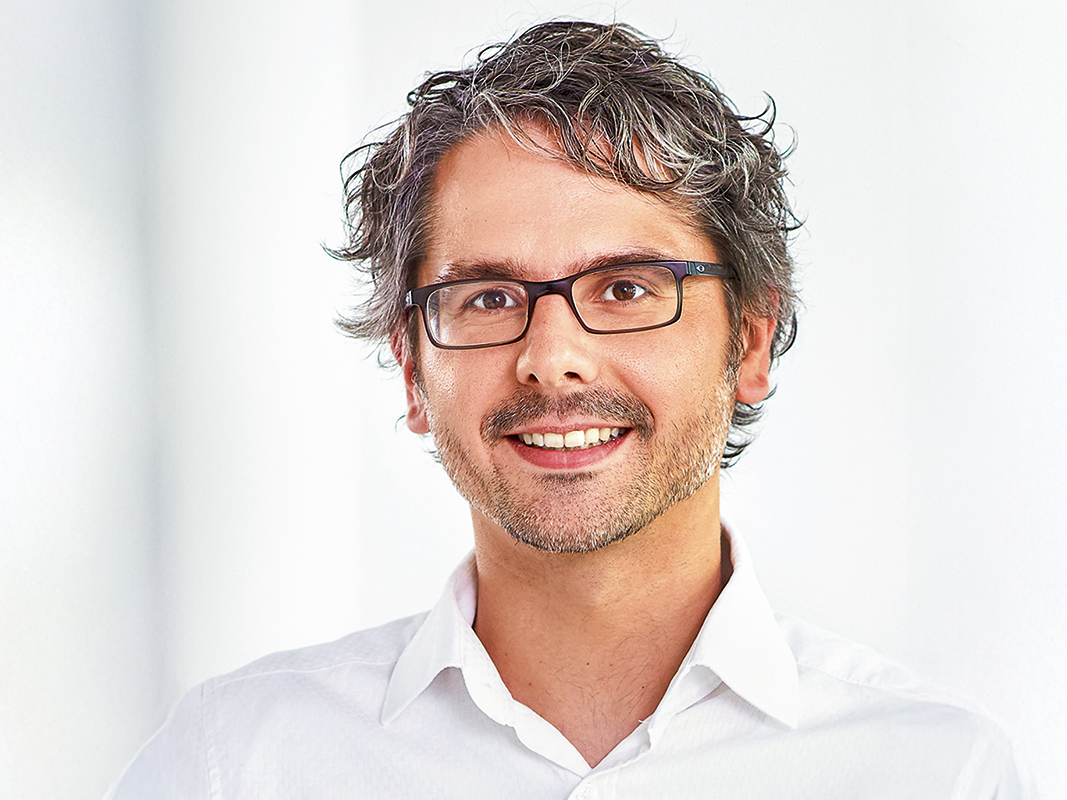 Dr. Fabian Bause, Produktmanager TwinCAT, Beckhoff Automation Dr. Fabian Bause, Produktmanager TwinCAT, Beckhoff Automation