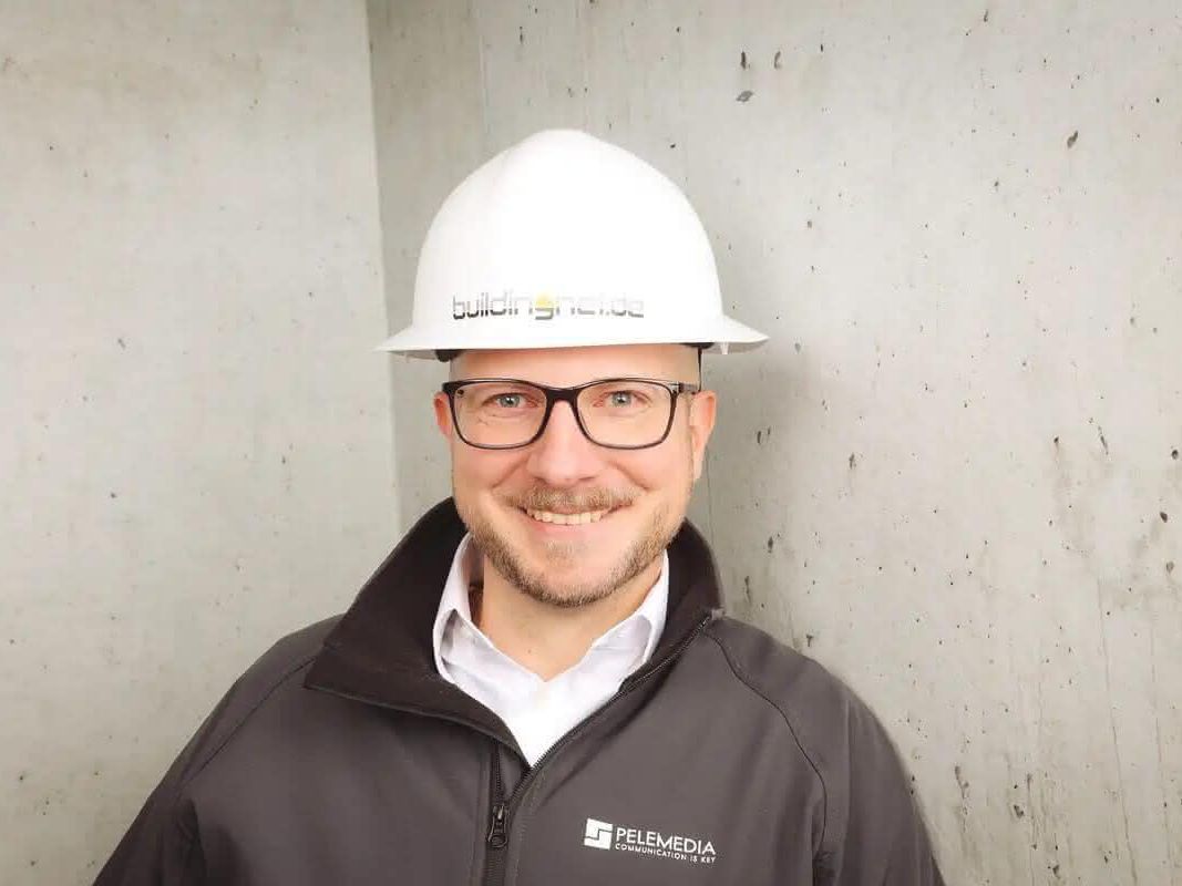 Baugewerbe-Chefredakteur Kai Ingmar Link lächelt in die Kamera