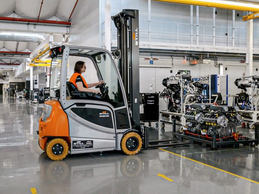 Industrial trucks for luxury cars: Optimized logistics for super sports cars