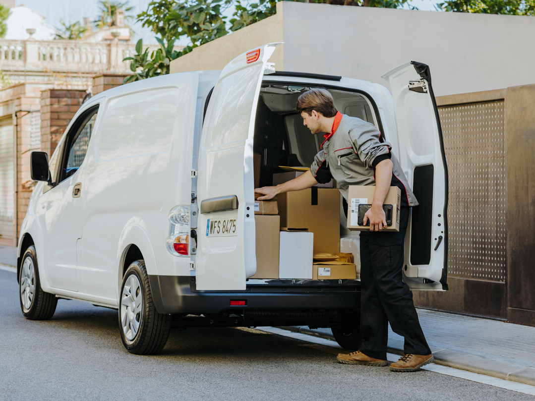 Webfleet liefert auf einer zentralen Plattform relevante Fahrzeugdaten: Akkuladestand, Fahrzeugstatus und Nutzungsmuster sind in Echtzeit einsehbar. Webfleet liefert auf einer zentralen Plattform relevante Fahrzeugdaten: Akkuladestand, Fahrzeugstatus und Nutzungsmuster sind in Echtzeit einsehbar.