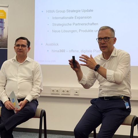 Im Bild von links nach rechts: Dr. Michael Löbig (CFO), Jörg de la Motte (CEO), beide HIMA Group