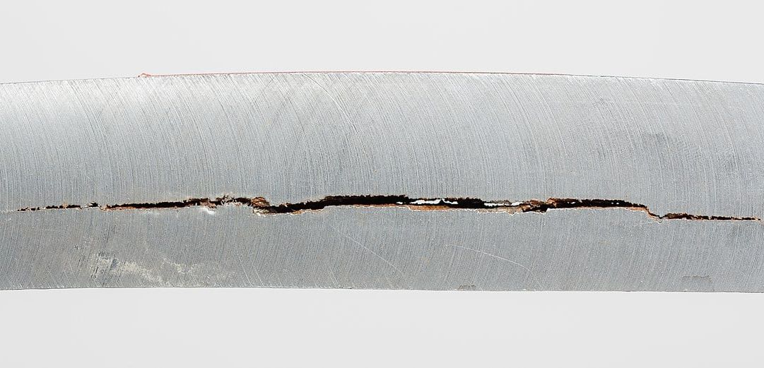 Stahl mit wasserstoffinduzierten Rissen Stahl mit wasserstoffinduzierten Rissen