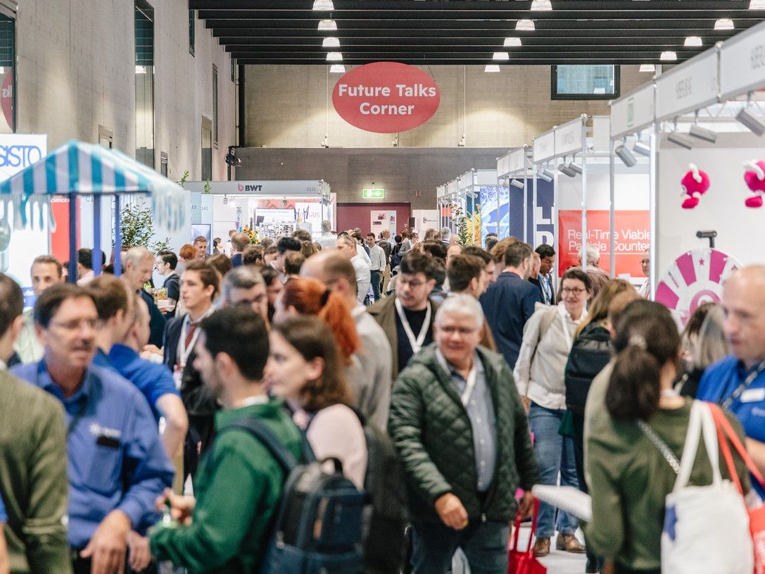 Messehalle Ilmac 2024 Messehalle mit zahlreichen Besuchern (Ilmac 2024)