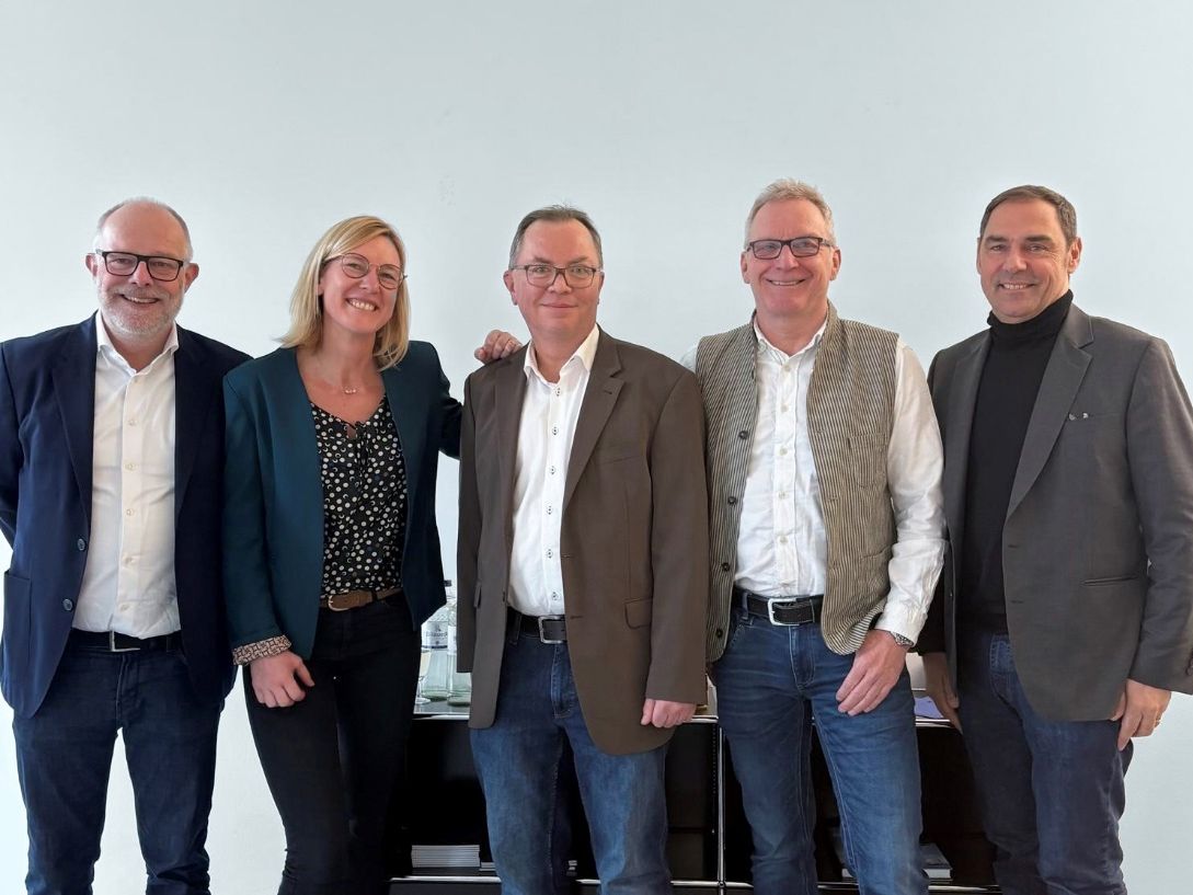 Soprema übernimmt Binné & Sohn GmbH & Co. KG sowie die Kluth Dachbaustoffe GmbH Soprema übernimmt Binné & Sohn GmbH & Co. KG sowie die Kluth Dachbaustoffe GmbH