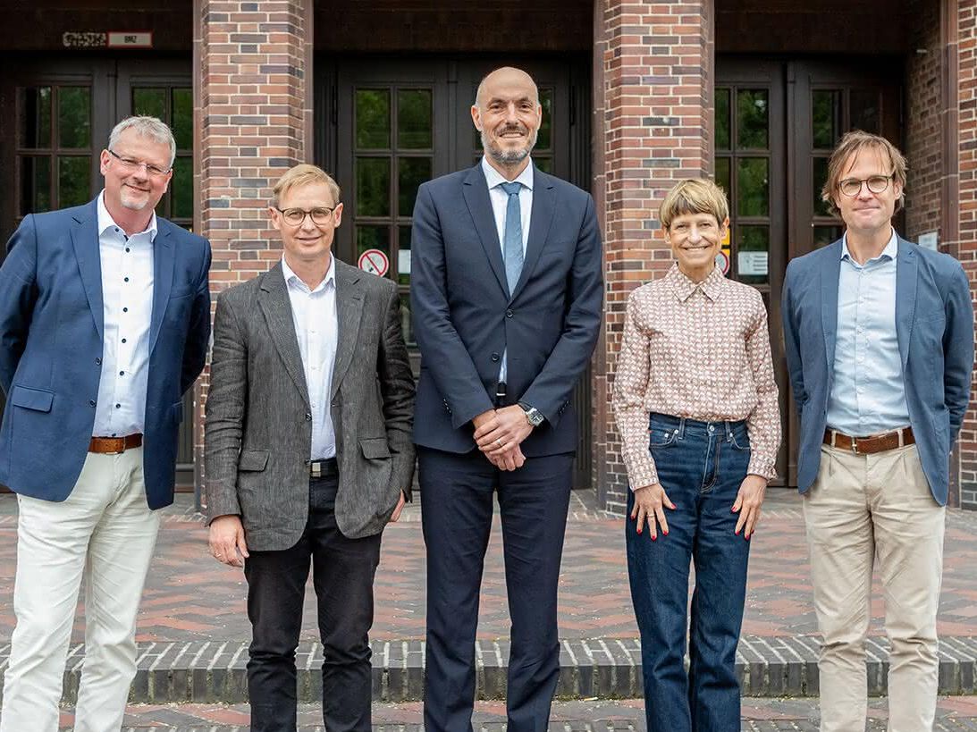 Gruppenbild mit Preisträger Stephan A. Sieber Gruppenbild mit Preisträger Stephan A. Sieber