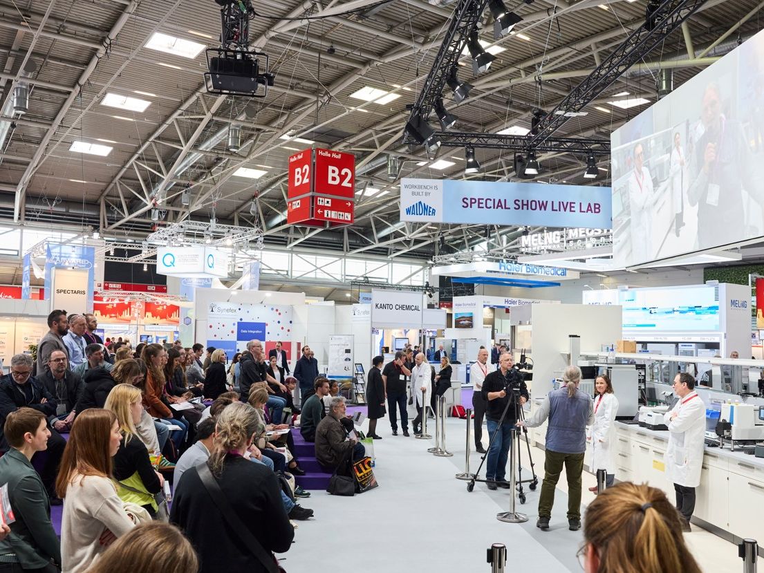 Gefüllte Messehallen und glänzende Stimmung: Analytica 2024 war ein voller Erfolg Live Lab auf der Analytica 2024