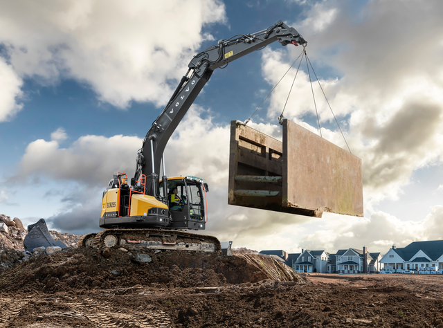 Volvo CE präsentiert den neuen Kurzheckbagger ECR 255
