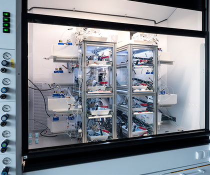 Dank dem Parallelreaktor für die CO₂-Elektrolyse im Empa-Labor «Materials for Energy Conversion» können die Forschenden die Leistung des Katalysators untersuchen.