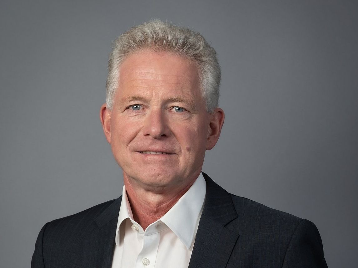 Dr. Hannes Zapf, Vorstandsvorsitzender der Deutschen Gesellschaft für Mauerwerks- und Wohnungsbau e.V. (DGfM) Dr. Hannes Zapf, Vorstandsvorsitzender der Deutschen Gesellschaft für Mauerwerks- und Wohnungsbau e.V. (DGfM) blickt in die Kamera