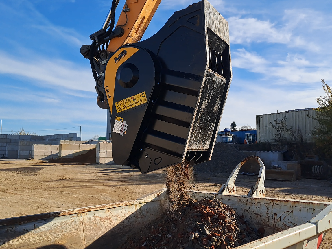 So ermöglichen MB Crusher-Anbaugeräte das Baustoffrecycling direkt am Bagger So ermöglichen MB Crusher-Anbaugeräte das Baustoffrecycling direkt am Bagger