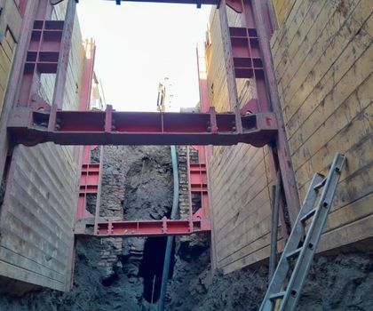 Zwischen Geschichte und Gegenwart: Eine Baustelle mit Tiefgang Zwischen Geschichte und Gegenwart: Eine Baustelle mit Tiefgang