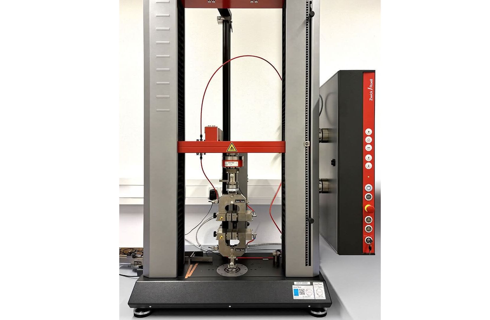 Tensile testing machine: Testing the mechanical properties of masterbatches Tensile testing machine: Testing the mechanical properties of masterbatches