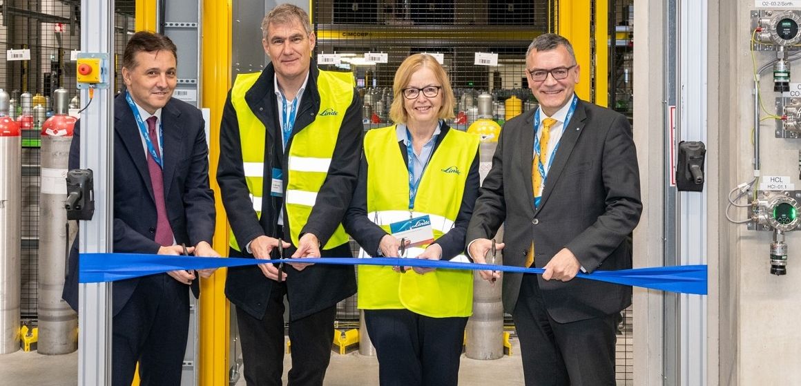 Linde hat Werk in Unterschleißheim umgerüstet: Automatisiertes Spezialgasewerk eröffnet Linde hat Werk in Unterschleißheim umgerüstet: Automatisiertes Spezialgasewerk eröffnet