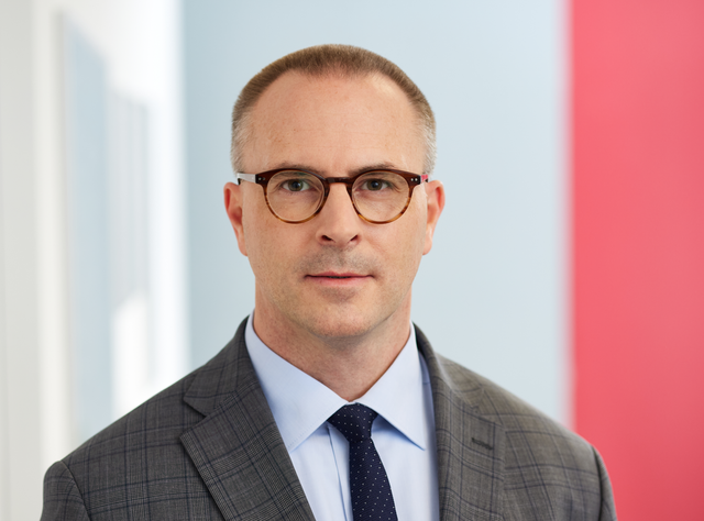 Leuze auf der SPS: Henning Grönzin über KI, autonome Automatisierung und Cybersecurity-Anforderungen Dr. Henning Grönzin, CTO von Leuze.