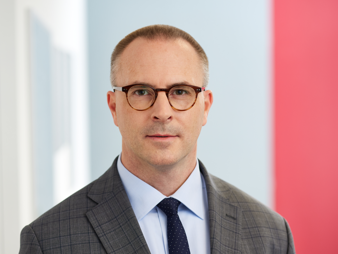 Leuze auf der SPS: Henning Grönzin über KI, autonome Automatisierung und Cybersecurity-Anforderungen Dr. Henning Grönzin, CTO von Leuze.