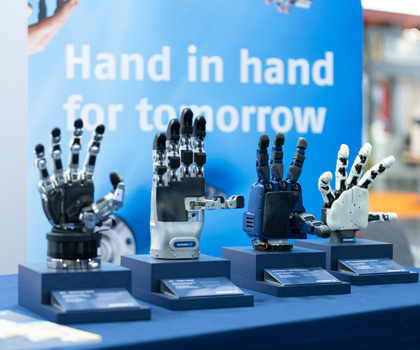 Zusammenarbeit in humanoider Robotik: Feinmotorische Roboterhände für die Industrie Zusammenarbeit in humanoider Robotik: Feinmotorische Roboterhände für die Industrie