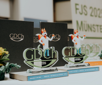 Carl Roth Förderpreis 2026: Bewerbungsphase gestartet. Carl Roth Förderpreis: Auszeichnung für Nachwuchsforschende der Chemie