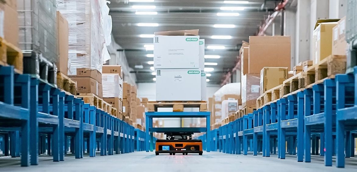 FTS, AGV und Robotik: Automatisierung für die Kontraktlogistik FTS, AGV und Robotik: Automatisierung für die Kontraktlogistik