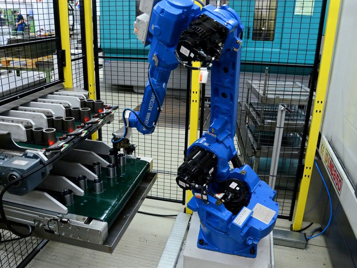 Reduce set-up effort: Efficient retooling of robot systems