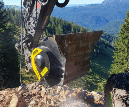 Ein Brecherlöffel von MB im Einsatz in den bayerischen Alpen