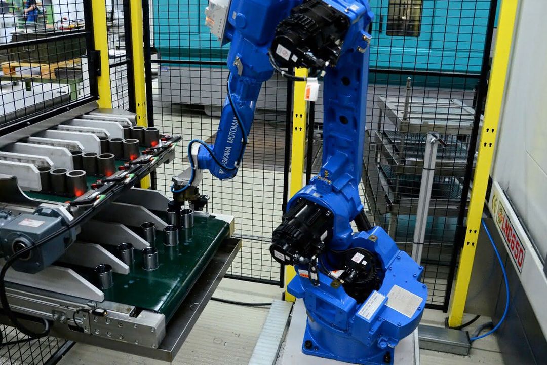 Reduce set-up effort: Efficient retooling of robot systems Reduce set-up effort: Efficient retooling of robot systems