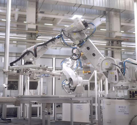 The ABB robots take over the entire handling of the solar panels - from removing the rainwater to dismantling key components such as cables and junction boxes. This creates a safer environment for the workers and also offers increased efficiency. The ABB robots take over the entire handling of the solar panels - from removing the rainwater to dismantling key components such as cables and junction boxes. This creates a safer environment for the workers and also offers increased efficiency.