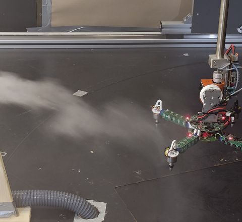 Messdrohne nähert sich der Gasquelle Deutsches Zentrum für Luft- und Raumfahrt: Autonome Roboter erschnüffeln gefährliche Gase