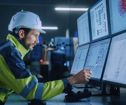 Only one in five employees uses AI regularly - ifo study on AI in the workplace Employees industry in front of computer screens