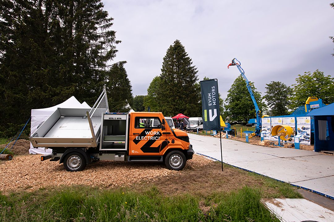 Der Work Box Kipper von EVUM Motors - Vielseitig und leistungsstark für jede Arbeitsumgebung Der Work Box Kipper von EVUM Motors - Vielseitig und leistungsstark für jede Arbeitsumgebung